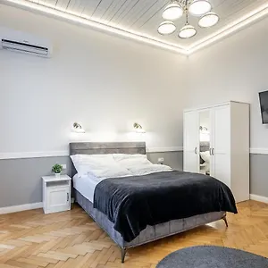 Luxurious At Center Apartamento